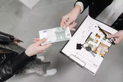 Új fejlesztéssel segíti a NAV a lakáskiadókat és az ingatlaneladókat